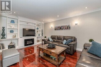 50 Pelham Dr in Hamilton, ON - Building Photo - Building Photo