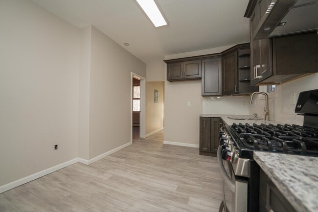 104 Cambridge Ave, Unit 2 in Garfield, NJ - Building Photo - Building Photo