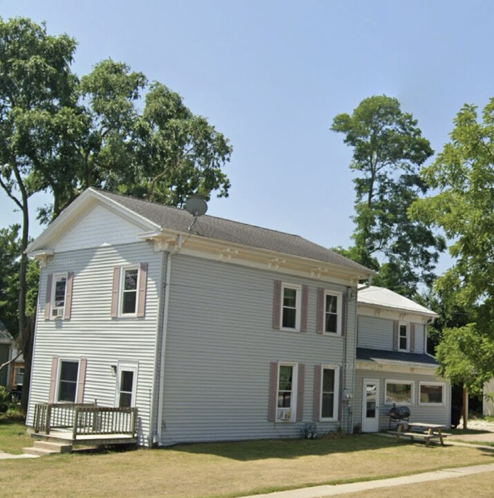 2907 Austin St in East Troy, WI - Building Photo