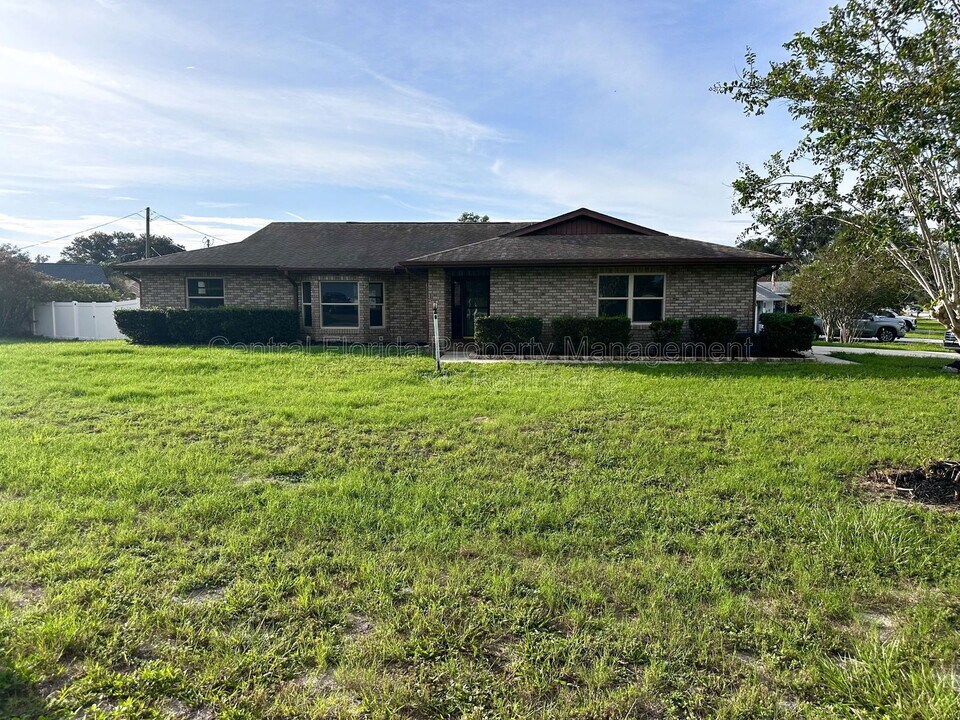 947 N Atmore Cir in Deltona, FL - Building Photo