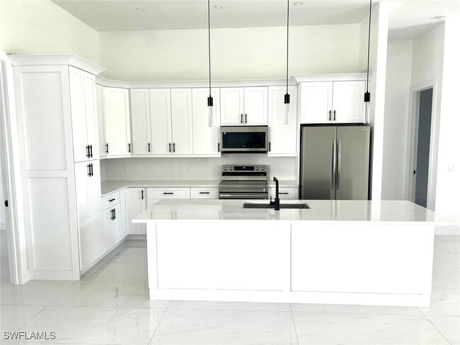2492 27th Ave NE in Naples, FL - Building Photo - Building Photo
