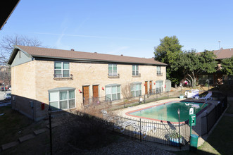 Zen in Denton, TX - Foto de edificio - Building Photo