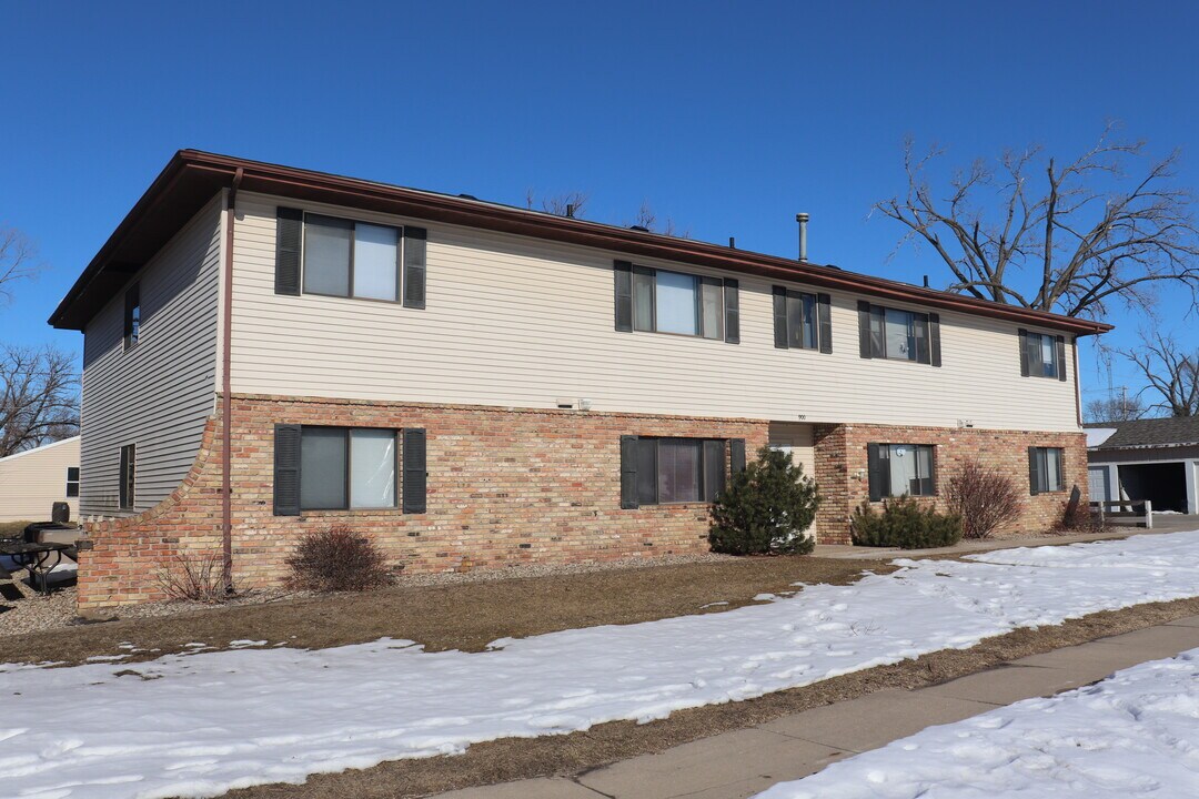 800 Grand Ave in Marion, IA - Foto de edificio