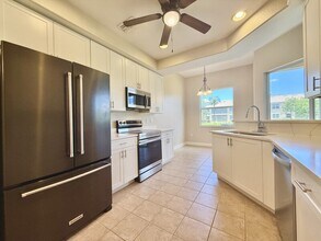 6081 Jonathans Bay Cir in Ft. Myers, FL - Foto de edificio - Building Photo