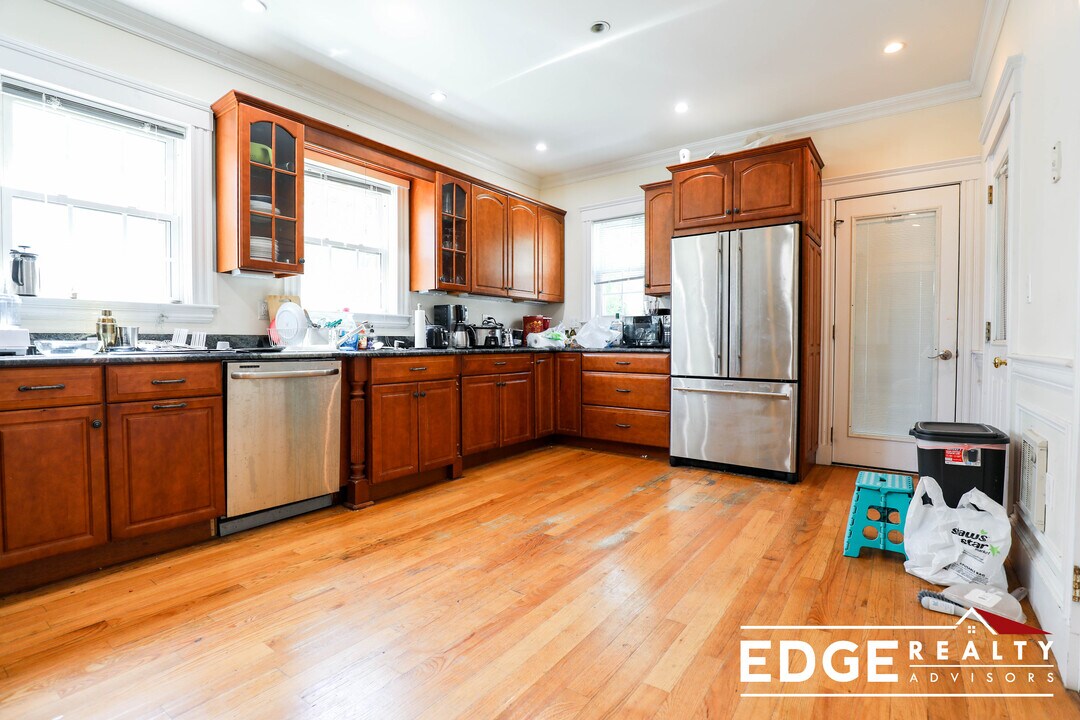 25 Mapleton St, Unit 2 in Boston, MA - Building Photo