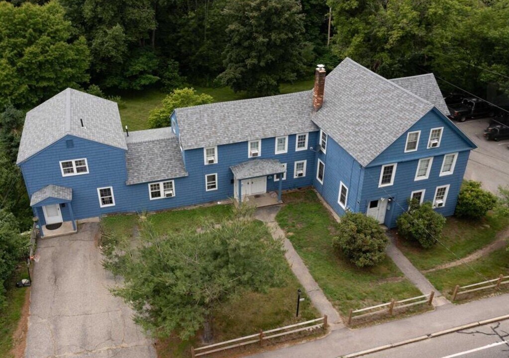 233 South St in Milford, NH - Building Photo
