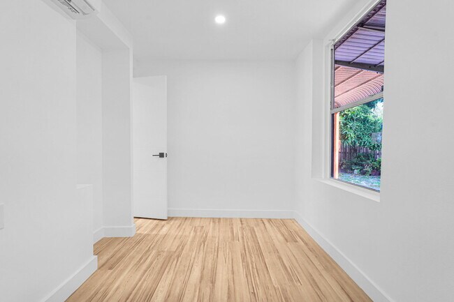 2419 Coolidge St in Hollywood, FL - Foto de edificio - Building Photo