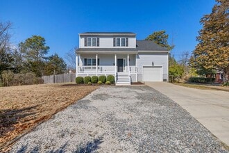 323 Fox Hill Rd in Hampton, VA - Building Photo - Building Photo