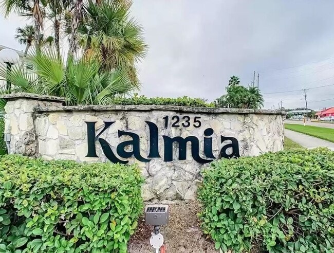 1235 S Highland Ave