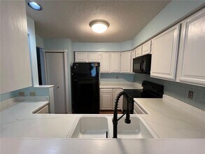 1390 Carling Dr in St. Paul, MN - Foto de edificio - Building Photo
