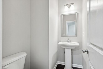 5550 Lightheart Ct in Suwanee, GA - Building Photo - Building Photo