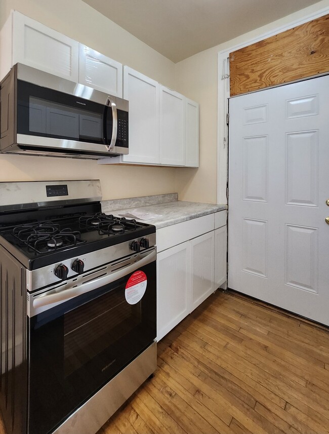 3806 W Irving Park Rd in Chicago, IL - Building Photo - Building Photo