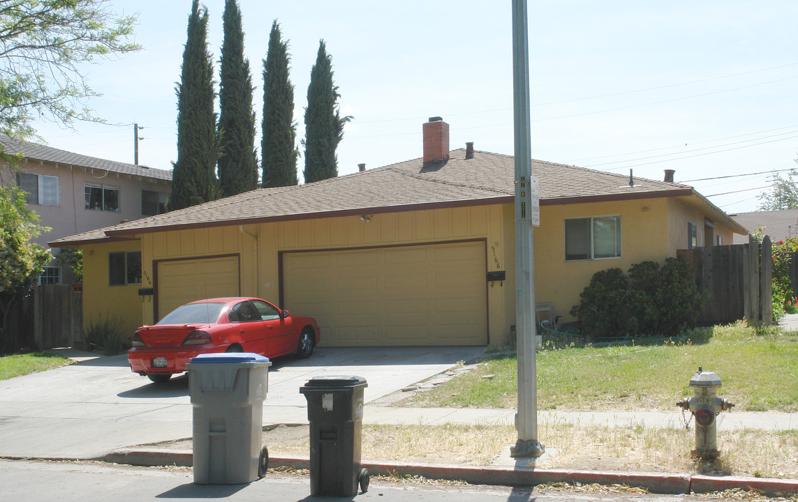 5166-5168 Giusti Dr in San Jose, CA - Building Photo