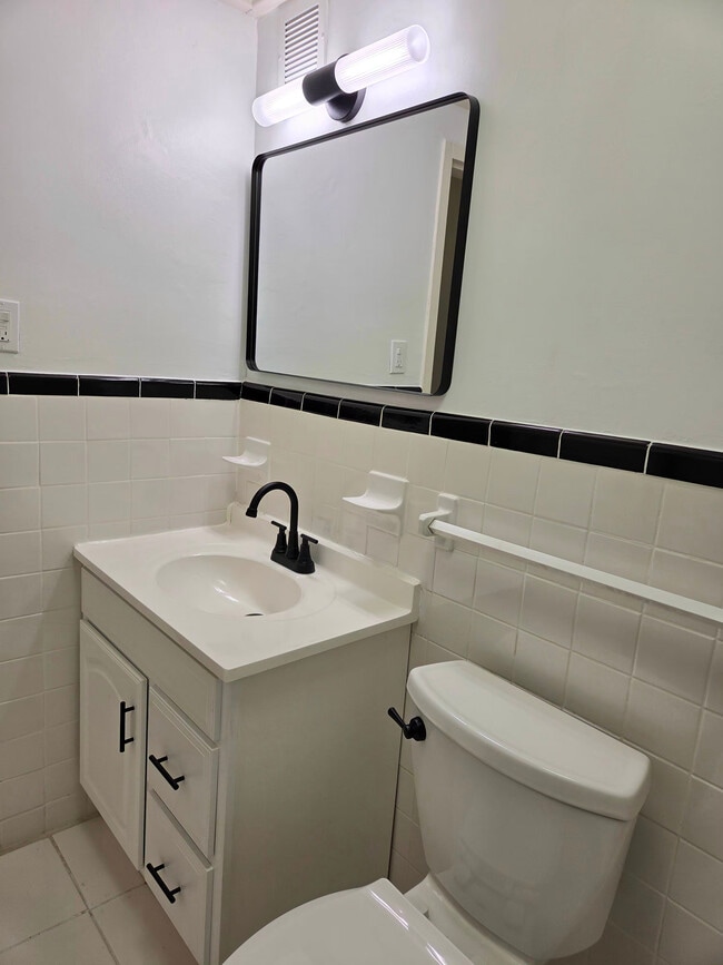 1931 N Cleveland St, Unit 408 in Arlington, VA - Foto de edificio - Building Photo