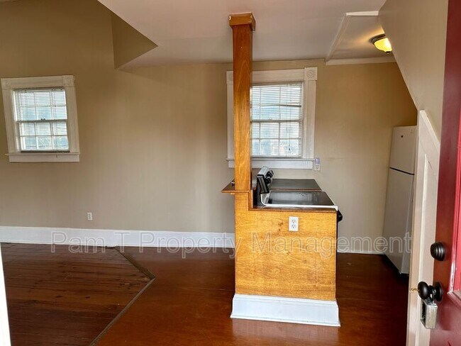 124 E Henry St in Savannah, GA - Building Photo - Building Photo