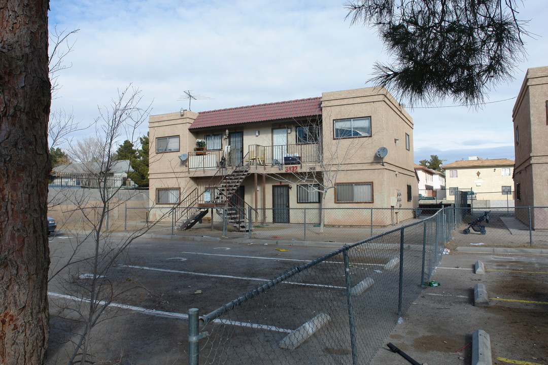 3432 College View Ct in North Las Vegas, NV - Building Photo