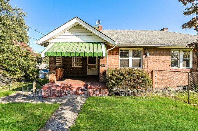 341 Ohio Ave in Clairton, PA - Foto de edificio - Building Photo