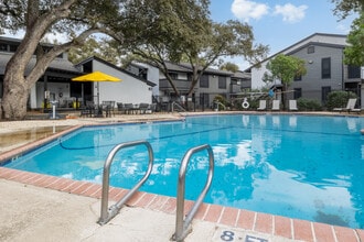 The WerX Apartments in San Antonio, TX - Foto de edificio - Building Photo