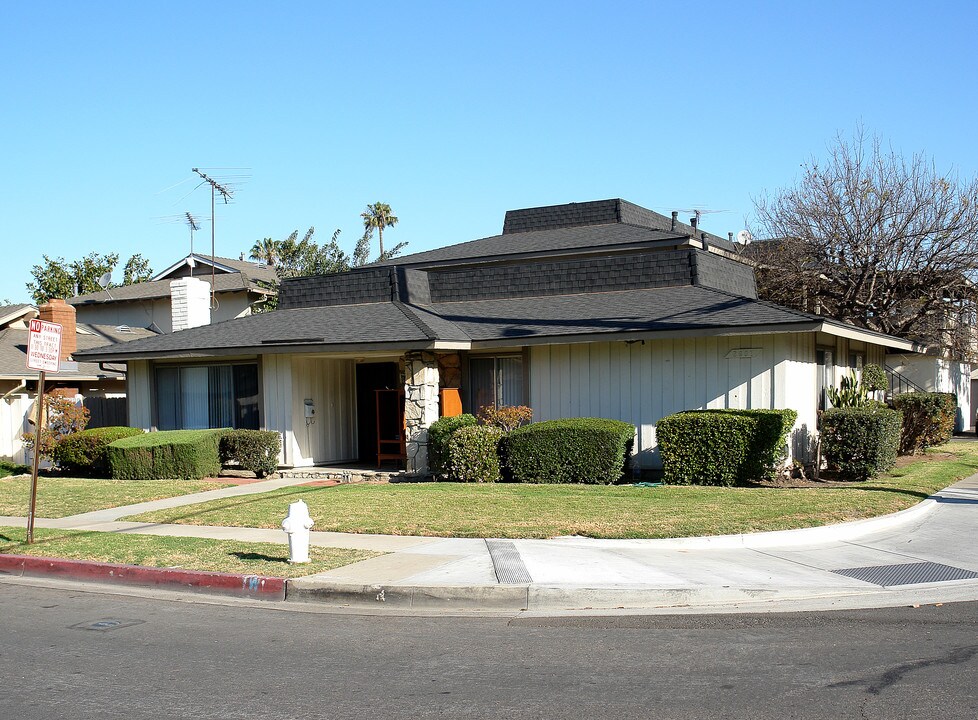 2601 Orion Ave in Santa Ana, CA - Foto de edificio