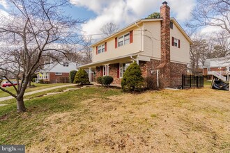 6811 Ontario St in West Springfield, VA - Foto de edificio - Building Photo