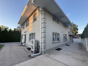 29-22 214th Pl in Queens, NY - Building Photo - Building Photo