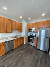 2451 W Howard St in Chicago, IL - Building Photo - Building Photo
