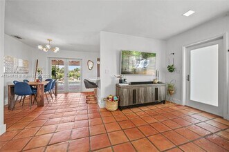 8750 SW 125th Ter in Miami, FL - Building Photo - Building Photo