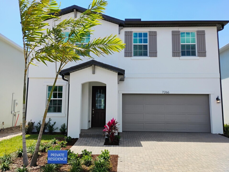7266 Claudelle St in Lake Worth, FL - Building Photo
