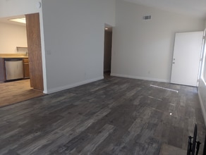 1015 Canal St in Oxnard, CA - Building Photo - Building Photo