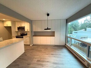 13739 15th Ave NE in Seattle, WA - Building Photo - Building Photo