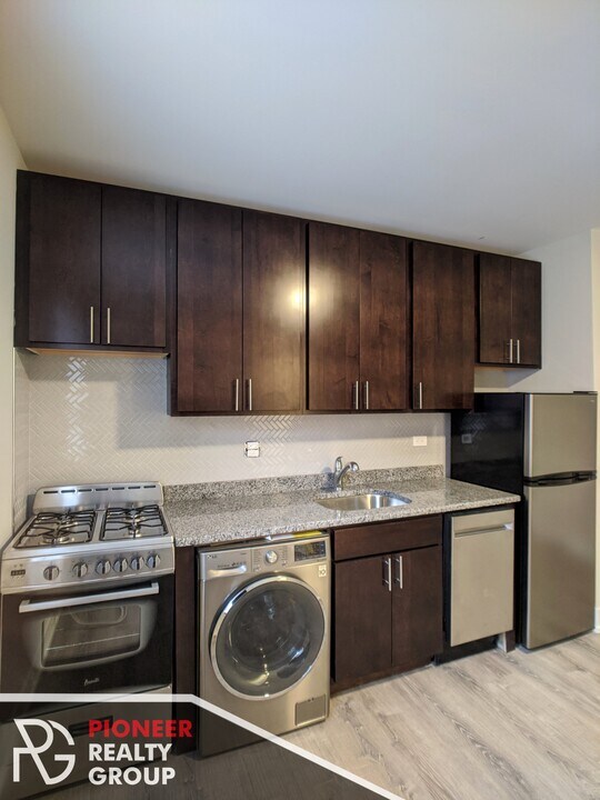 415 W Belden Ave, Unit 2 in Chicago, IL - Building Photo