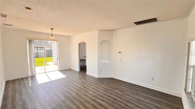 348 Aylesbury Ct in Kissimmee, FL - Building Photo - Building Photo