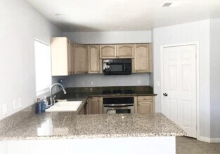 33113 Campus Ln in Cathedral City, CA - Building Photo - Building Photo