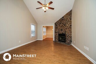 592 Woodcrest Dr in La Vergne, TN - Building Photo - Building Photo