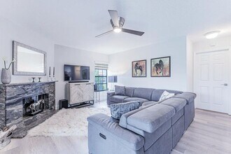 12715 Kingsway Rd in Wellington, FL - Building Photo - Building Photo