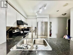 4080 Living Arts Dr in Mississauga, ON - Building Photo - Building Photo