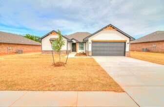 4613 Lincoln St in Harrah, OK - Building Photo - Building Photo