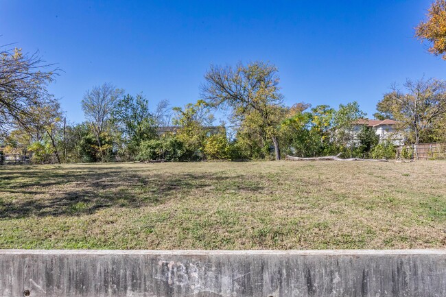 727-733 N Beckley Ave in Dallas, TX - Foto de edificio - Building Photo