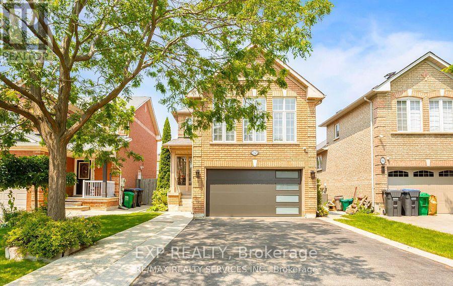 52 Sunny Glen Crescent in Brampton, ON - Building Photo
