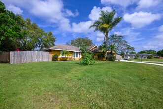 353 NW Ferris Dr in Port St. Lucie, FL - Building Photo - Building Photo