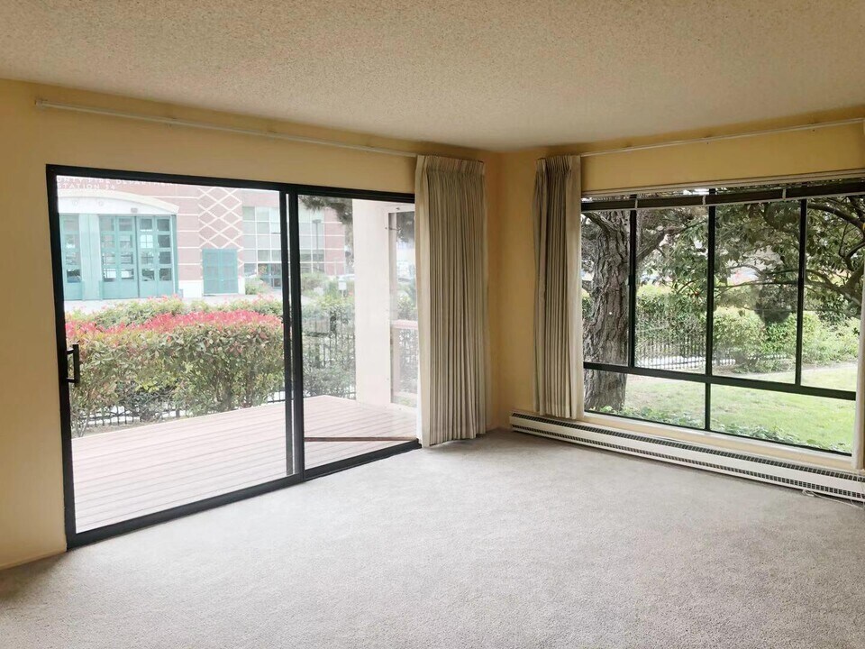 1 Captain Dr in Emeryville, CA - Building Photo
