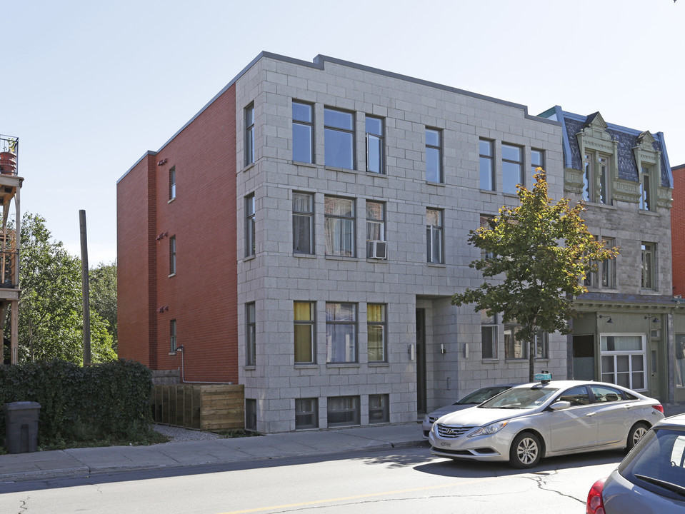 3180 Sainte-Catherine St E in Montréal, QC - Building Photo