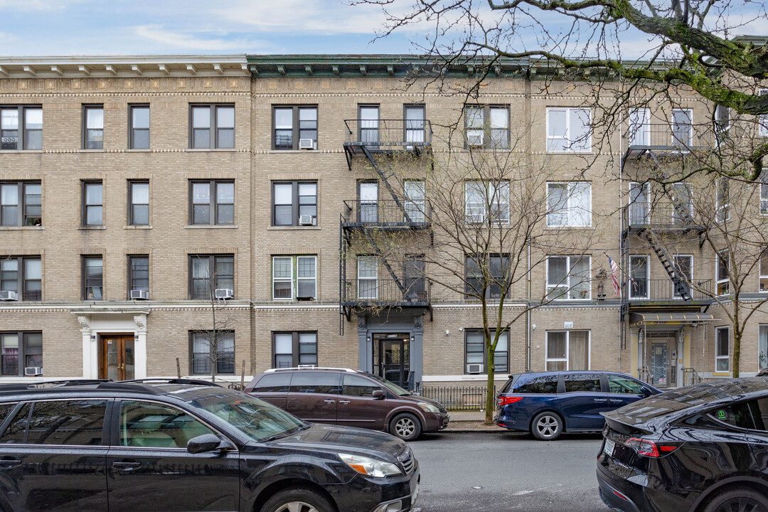 6116 Woodbine St in Ridgewood, NY - Building Photo