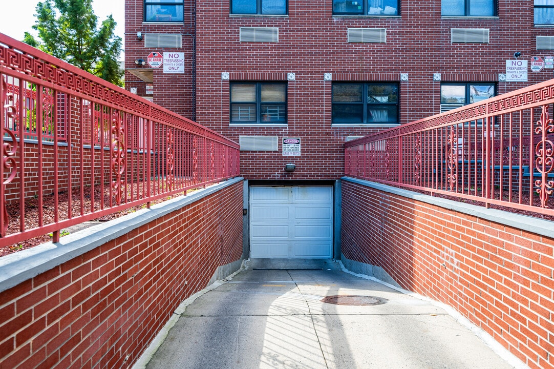 4606 88th St in Elmhurst, NY - Building Photo