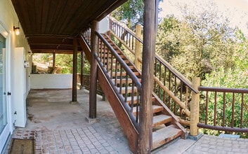 373 Loftyhill Dr in Malibu, CA - Building Photo - Building Photo