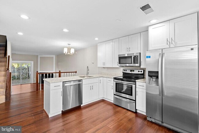 2110 Whisperwood Glen Ln in Reston, VA - Building Photo - Building Photo