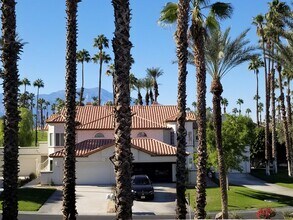 319 Vista Royale Dr in Palm Desert, CA - Building Photo - Building Photo