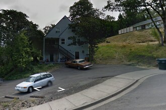 459-459 SE Dos Gatos Ct in Roseburg, OR - Building Photo - Building Photo