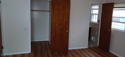 39 Young Ave in Hillside, NJ - Building Photo - Building Photo