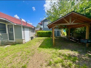 2907 N Elmendorf St in San Antonio, TX - Building Photo - Building Photo